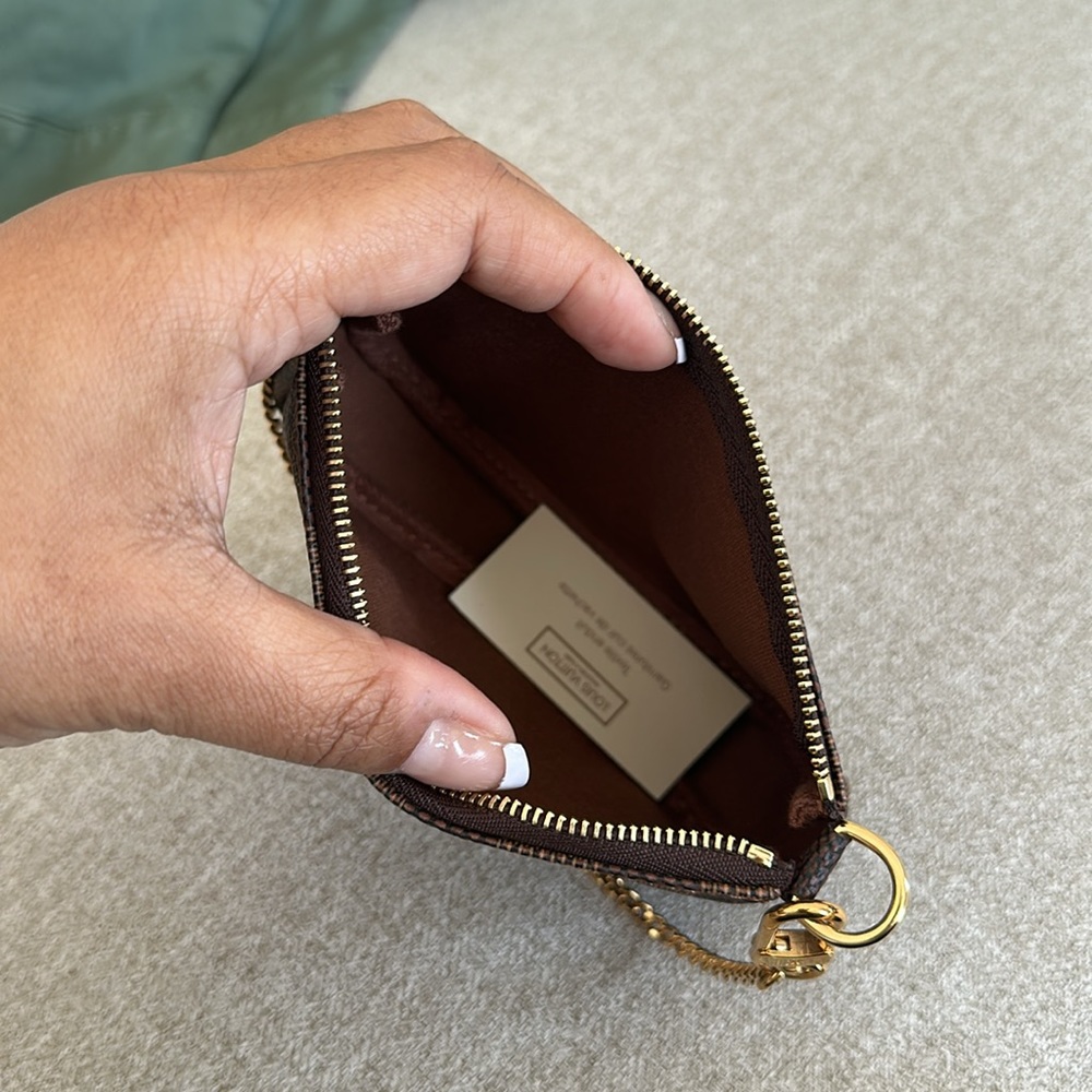 Louis Vuitton Damier Mini Pochette - Picture 9 of 17